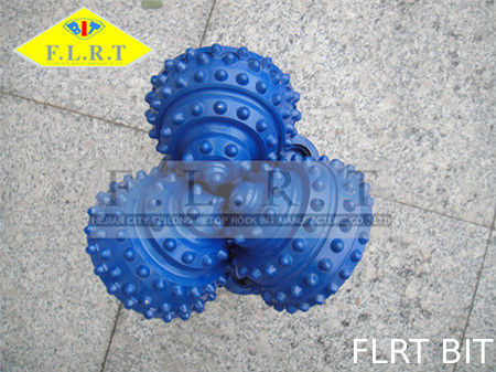 좋은 가격 원뿔 삽입 밀봉된 롤러 베어링을 가진 Tricone 바위 조금 IADC 635 파랑 색깔 온라인으로