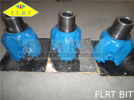 좋은 가격 중간 긴 강철 이 Tricone 조금/맷돌로 가는 드릴용 날 13 1/2” FSA126G 온라인으로